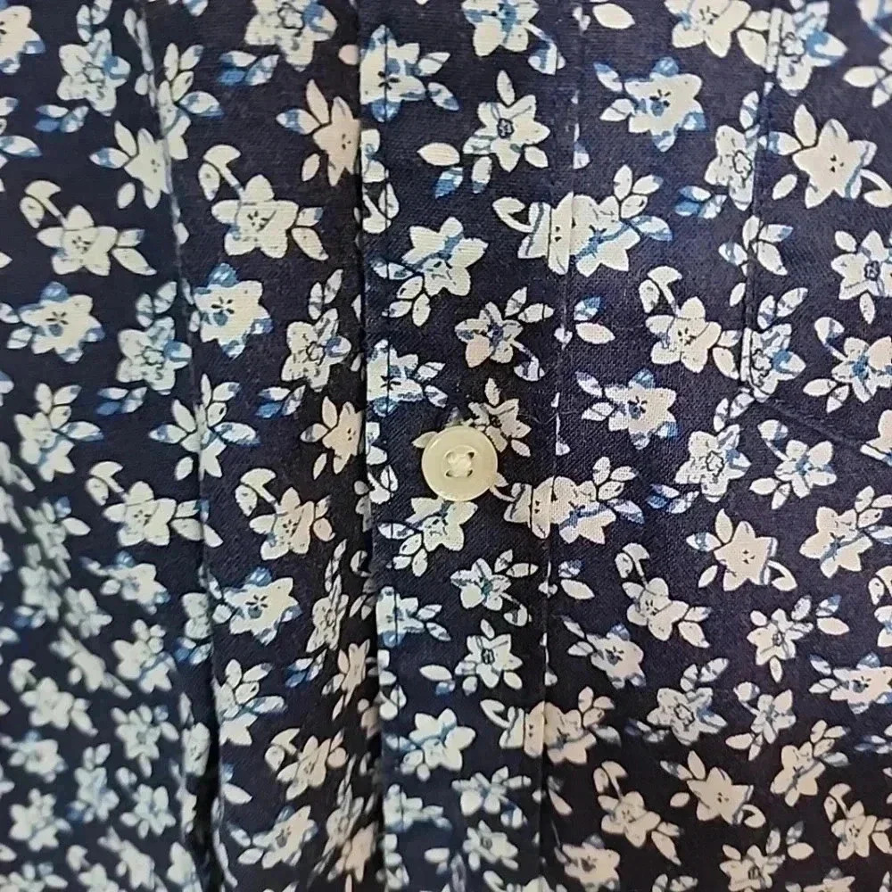 American Eagle Outfitters men's floral classic fit button-up. Size small - Picture 3 of 7